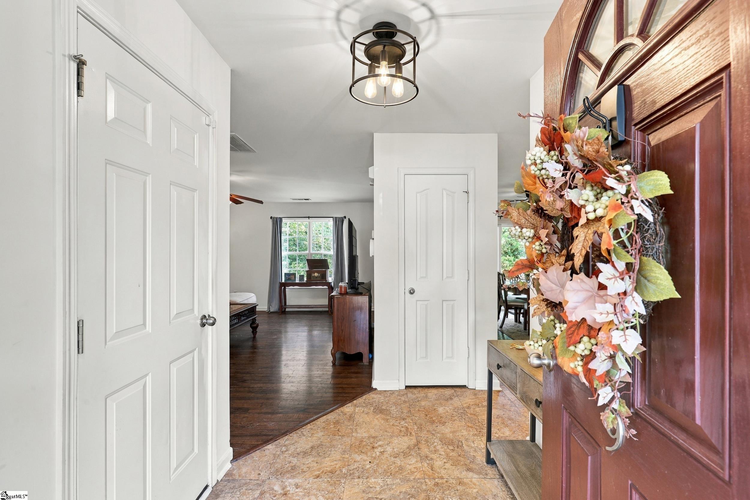9 Hollow Tree Way Property Photo 3