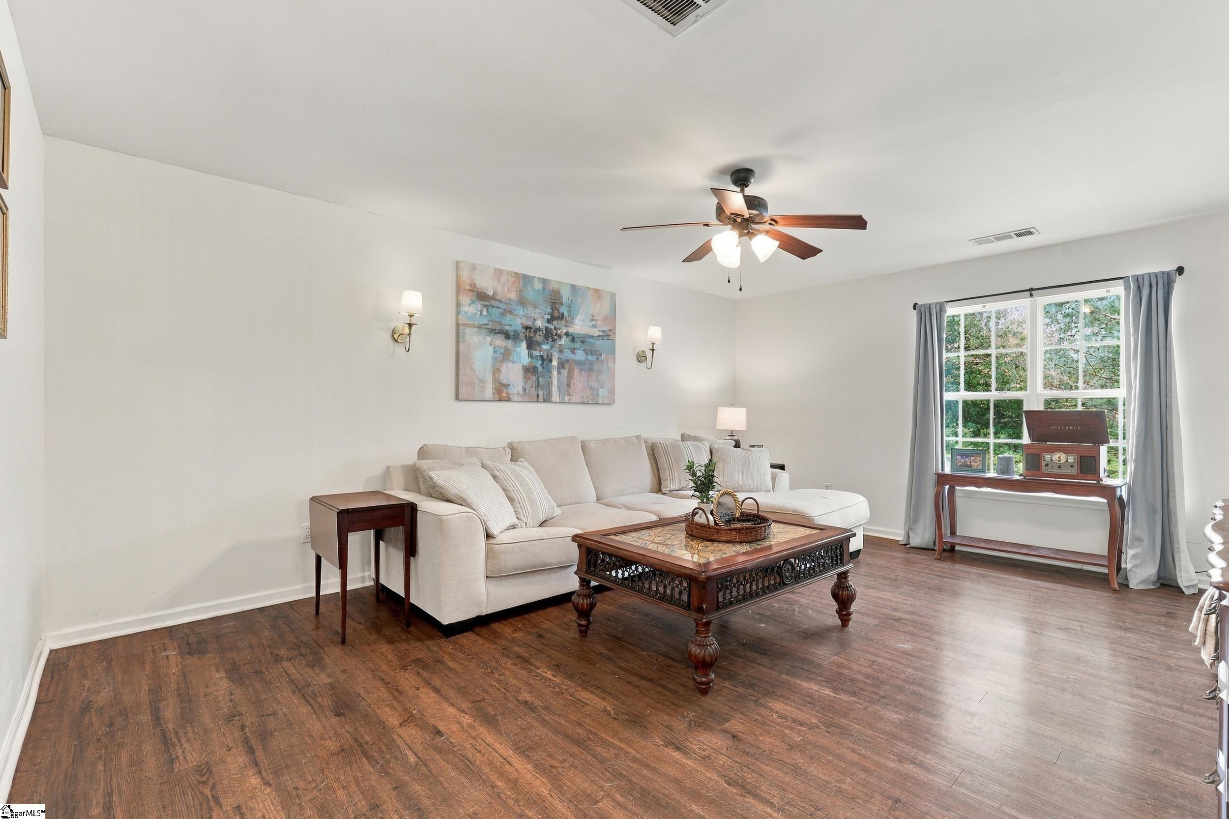 9 Hollow Tree Way Property Photo 4