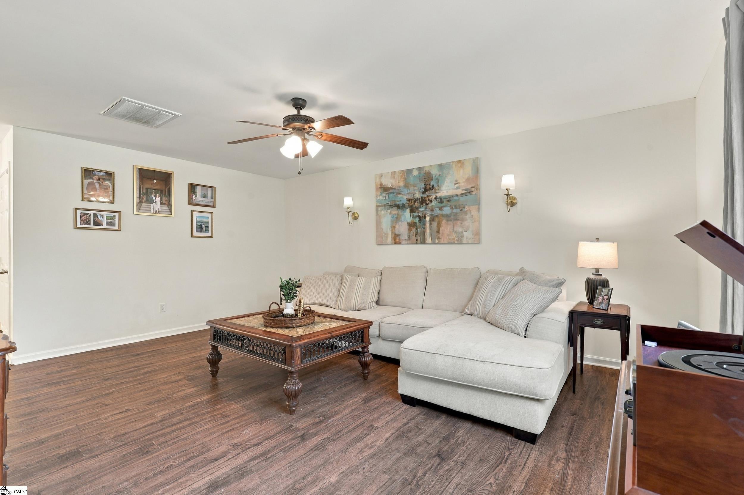 9 Hollow Tree Way Property Photo 5