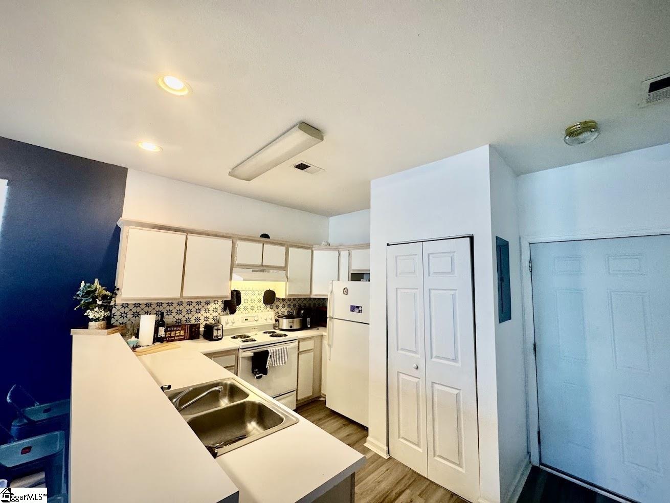 1290 River Oaks Drive Property Photo 3