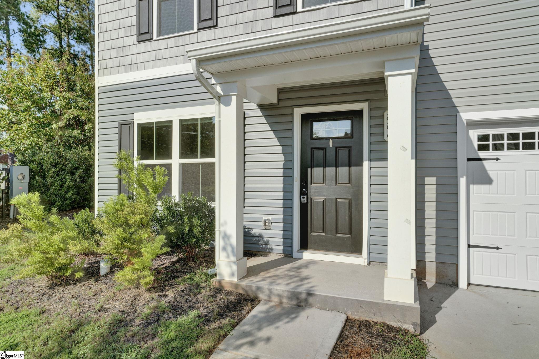 886 Cranbrook Drive Property Photo 4
