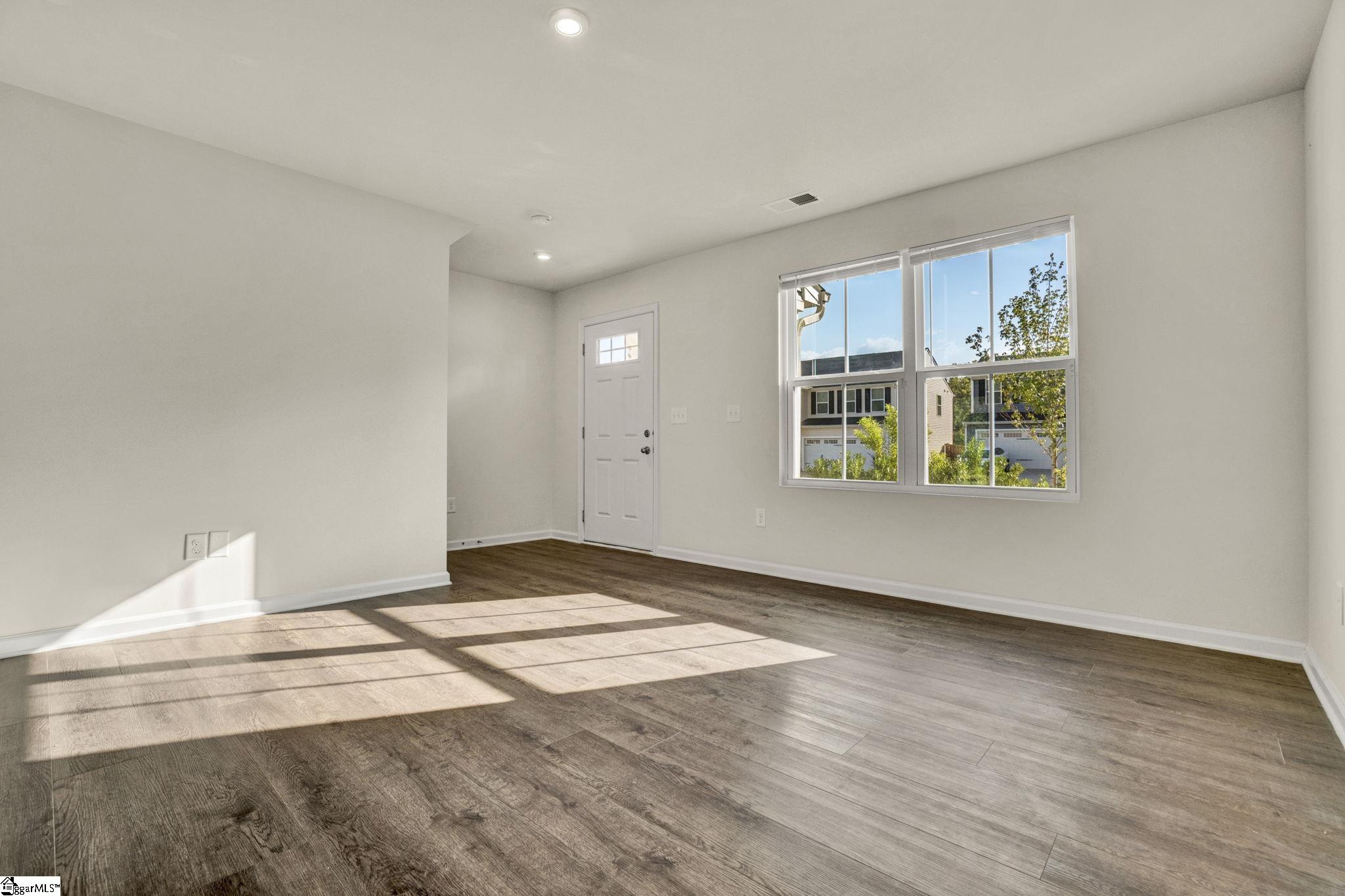 886 Cranbrook Drive Property Photo 7