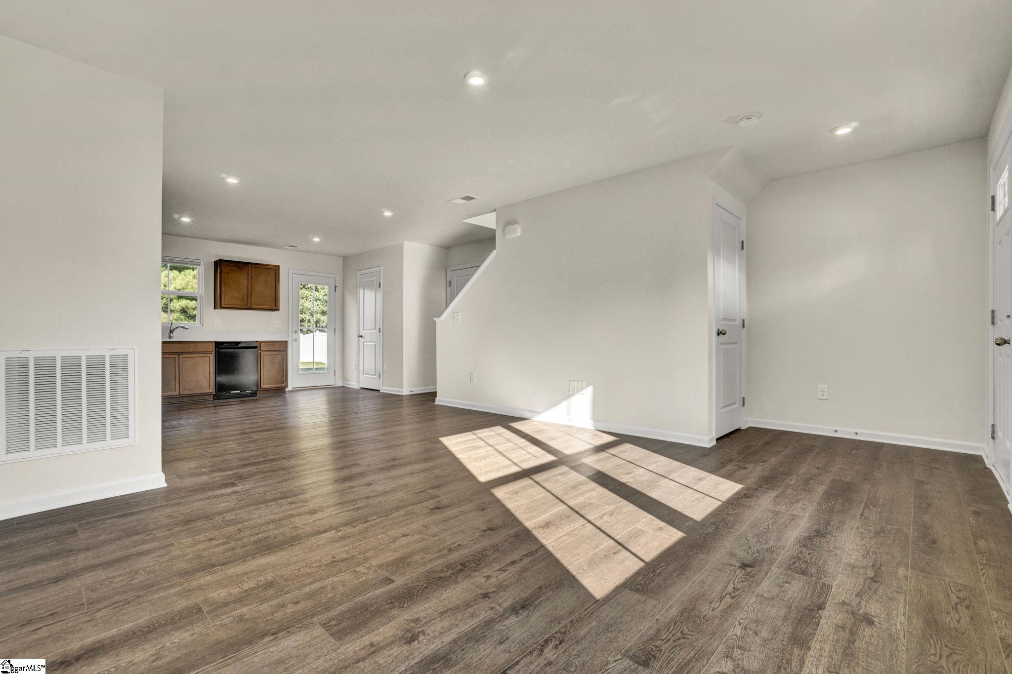 886 Cranbrook Drive Property Photo 8