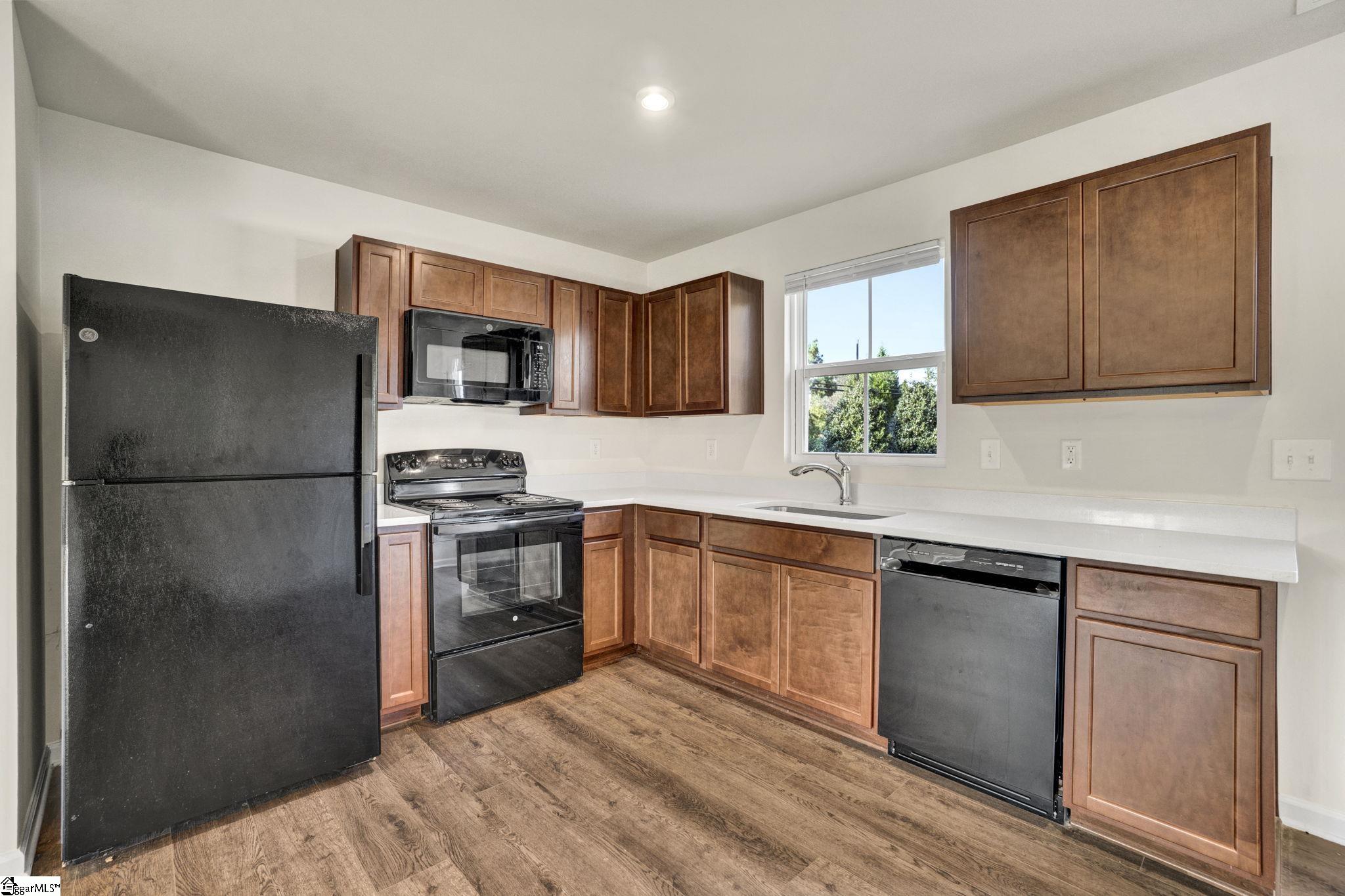 886 Cranbrook Drive Property Photo 12