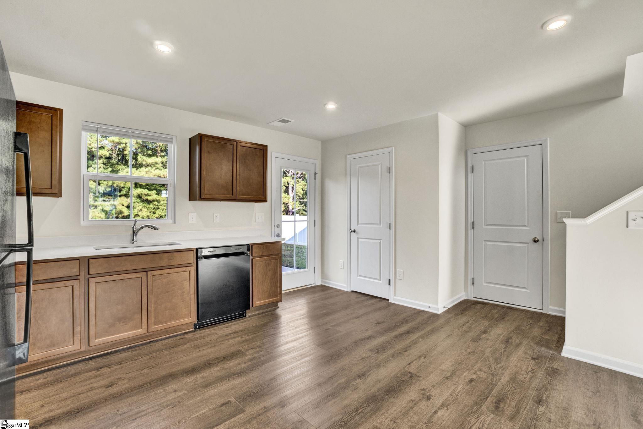 886 Cranbrook Drive Property Photo 14