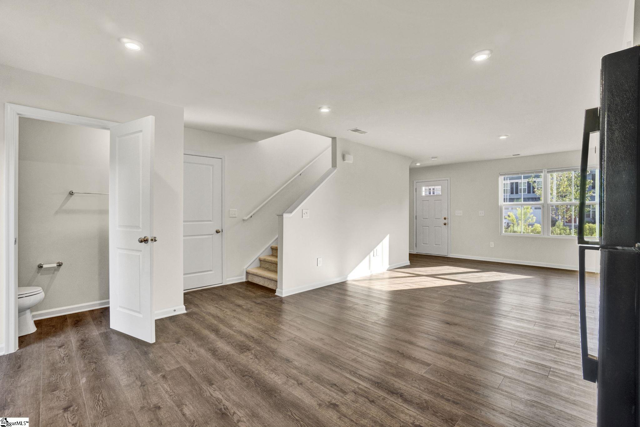886 Cranbrook Drive Property Photo 15