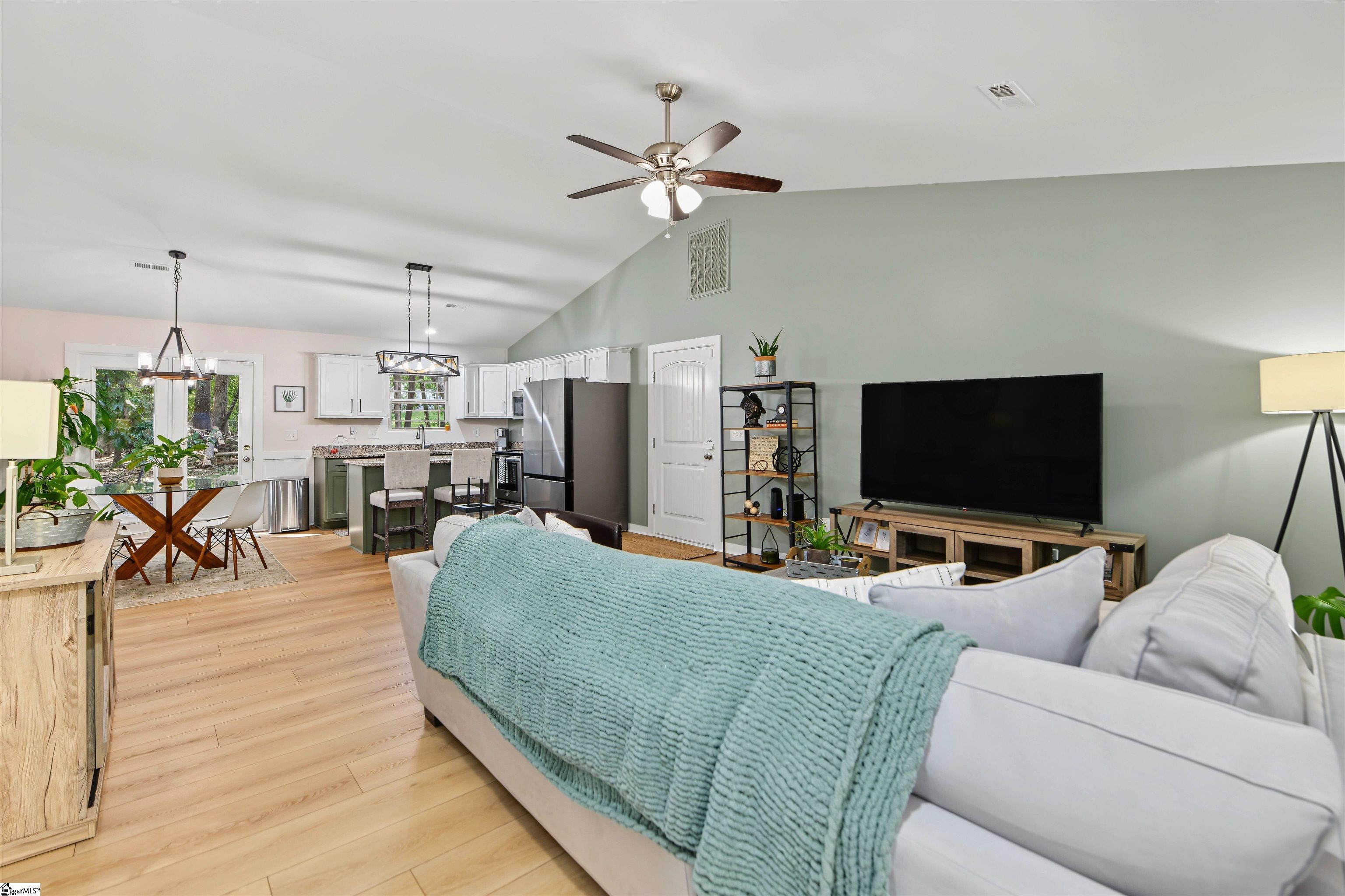 118 Forrest Drive Property Photo 3