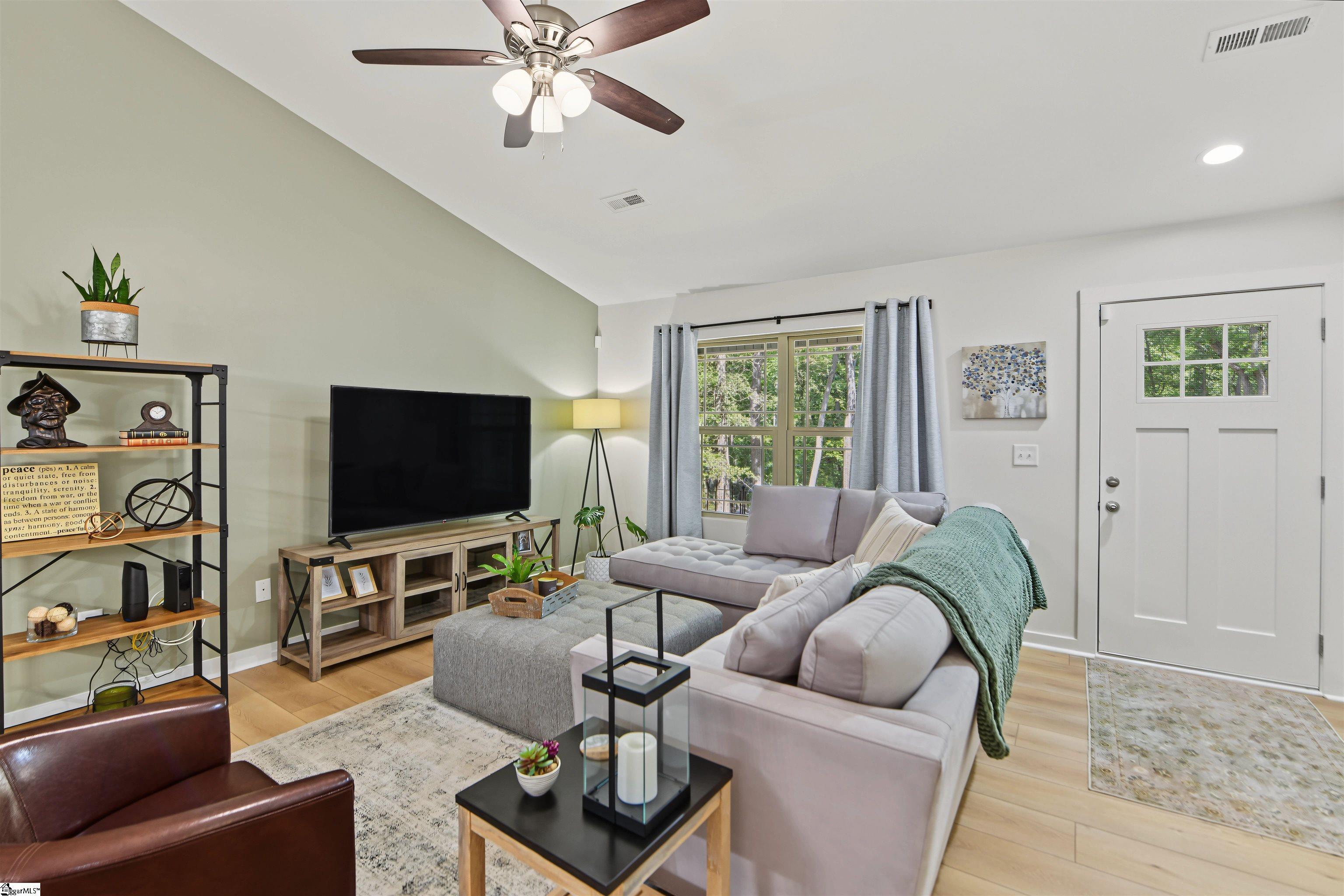 118 Forrest Drive Property Photo 4