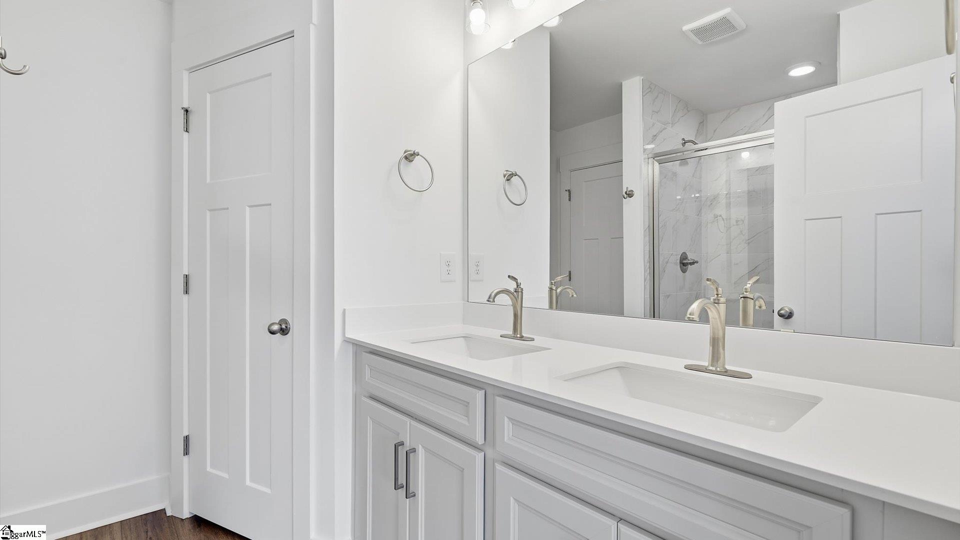 9 Hagen Lane Property Photo 15