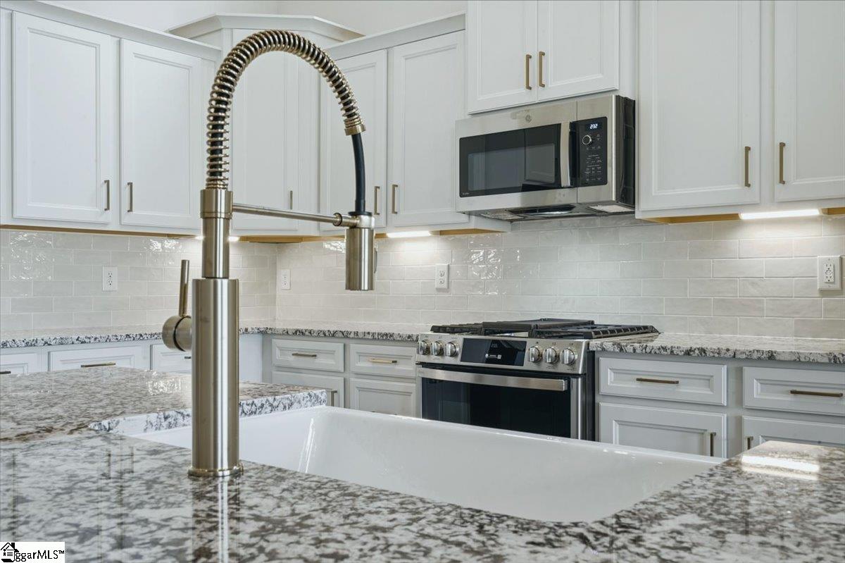 1006 Fox Hollow Street Property Photo 7