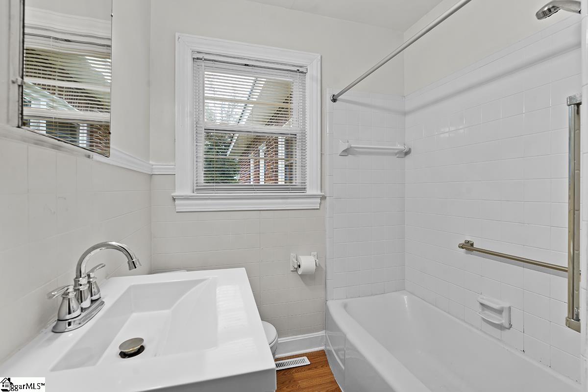 606 Cedar Street Property Photo 11