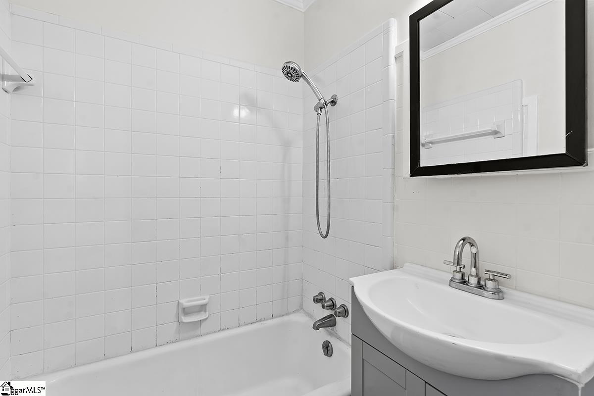606 Cedar Street Property Photo 14