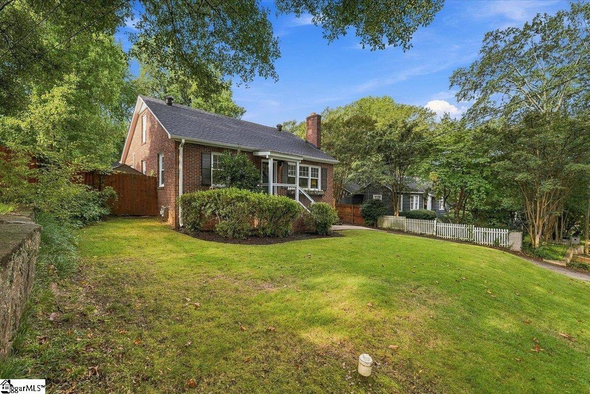 8 Charlotte Street Property Photo 3