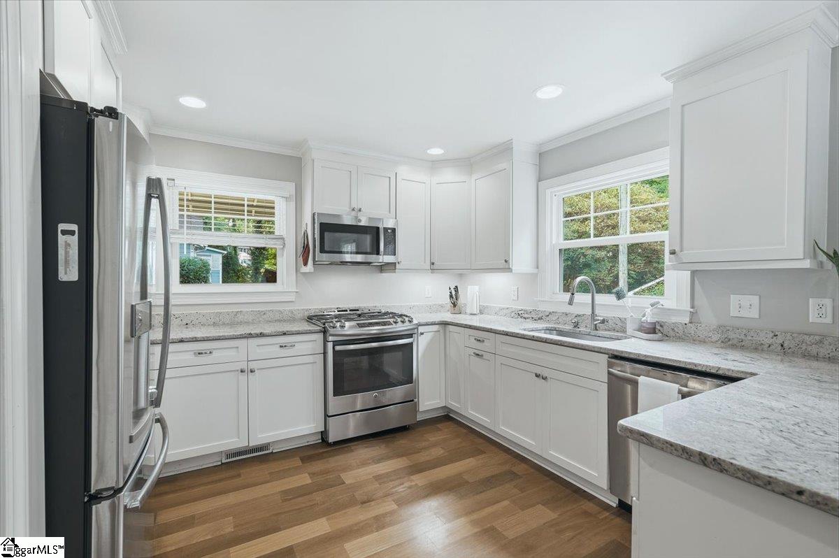 8 Charlotte Street Property Photo 7