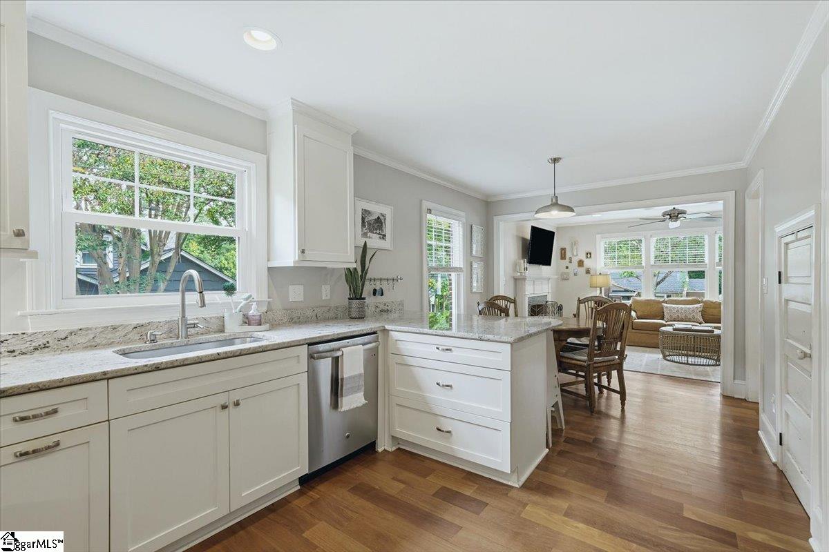 8 Charlotte Street Property Photo 9