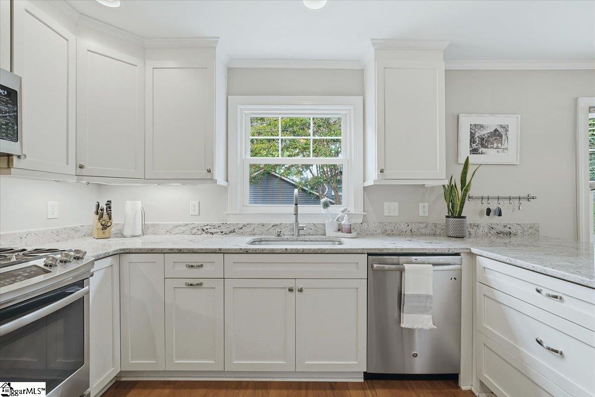 8 Charlotte Street Property Photo 10