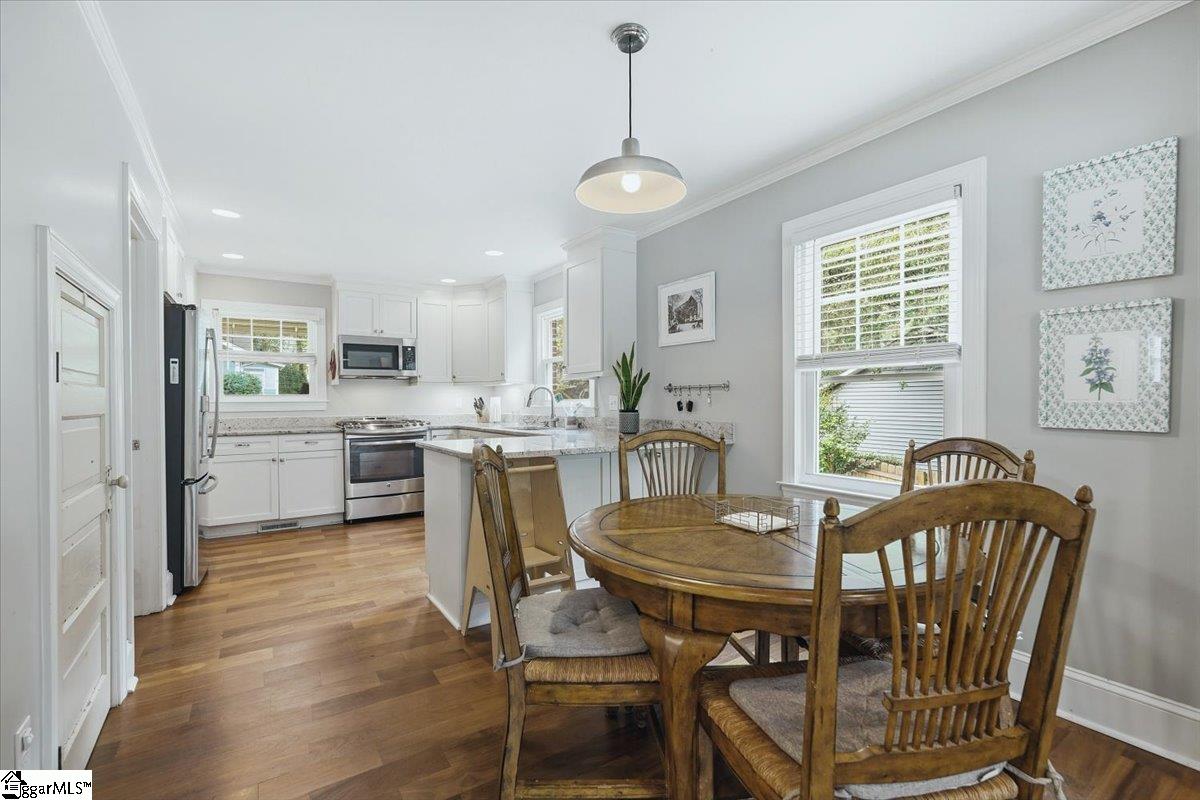 8 Charlotte Street Property Photo 12