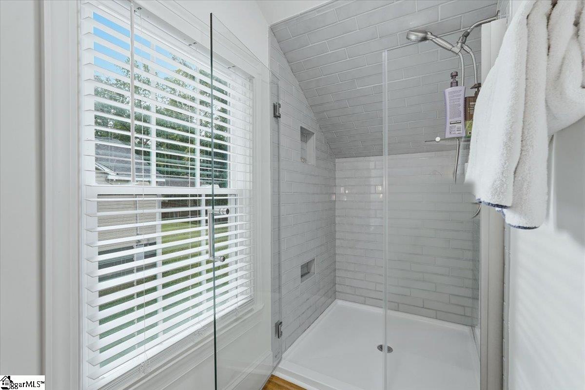 8 Charlotte Street Property Photo 16