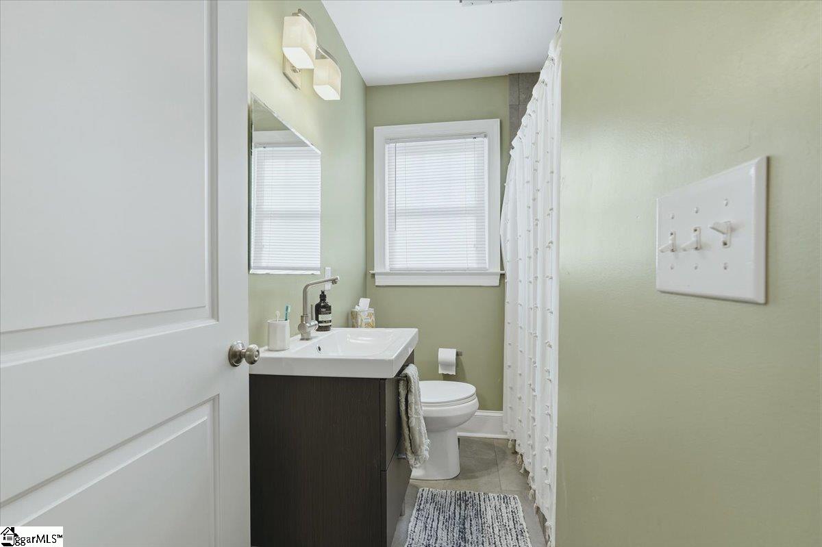 8 Charlotte Street Property Photo 20