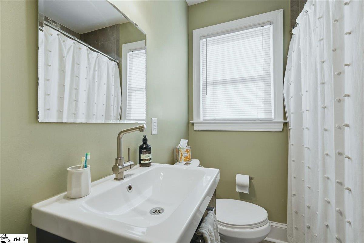 8 Charlotte Street Property Photo 21