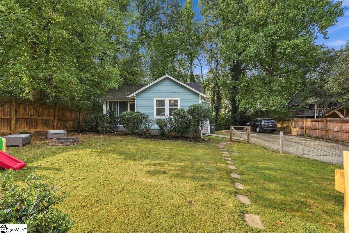 8 Charlotte Street Property Photo 31