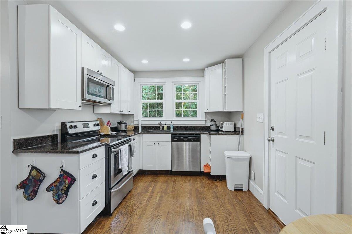 8 Charlotte Street Property Photo 33