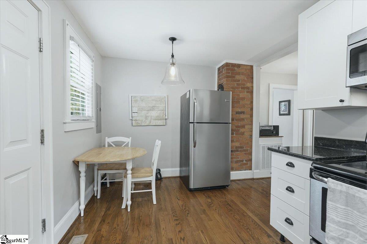 8 Charlotte Street Property Photo 35