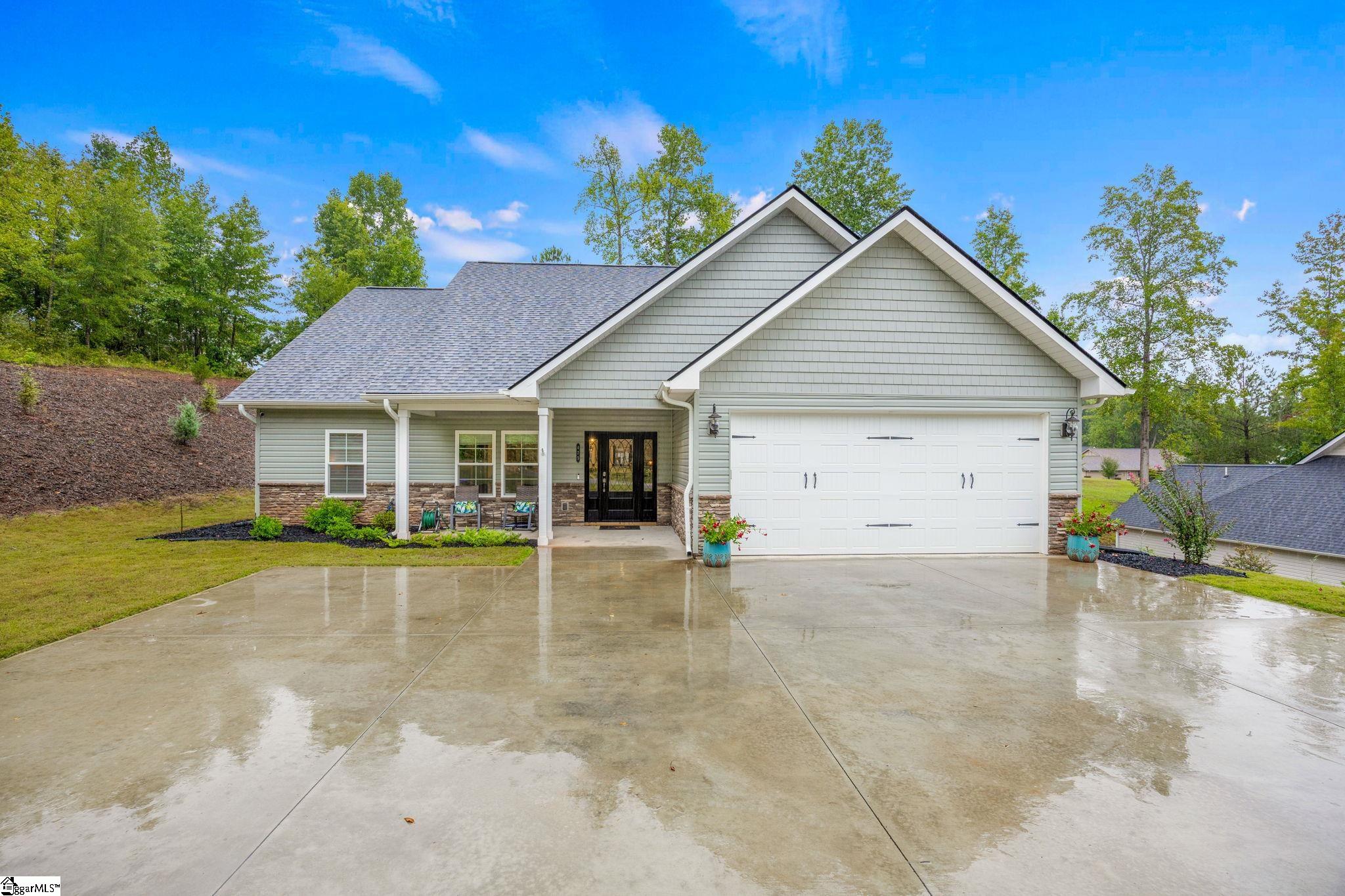 475 Twin View Drive Property Photo 1
