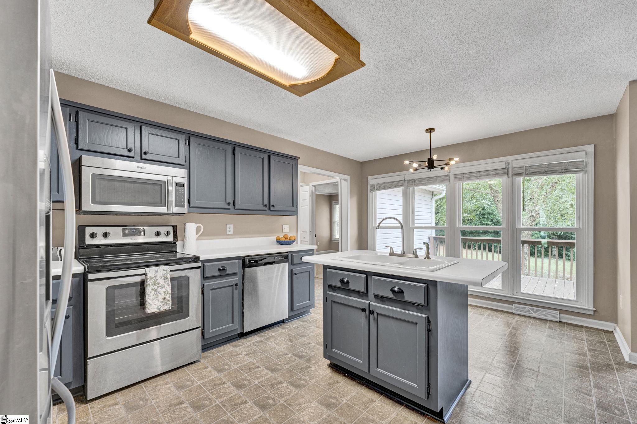 17 Arbordale Lane Property Photo 3