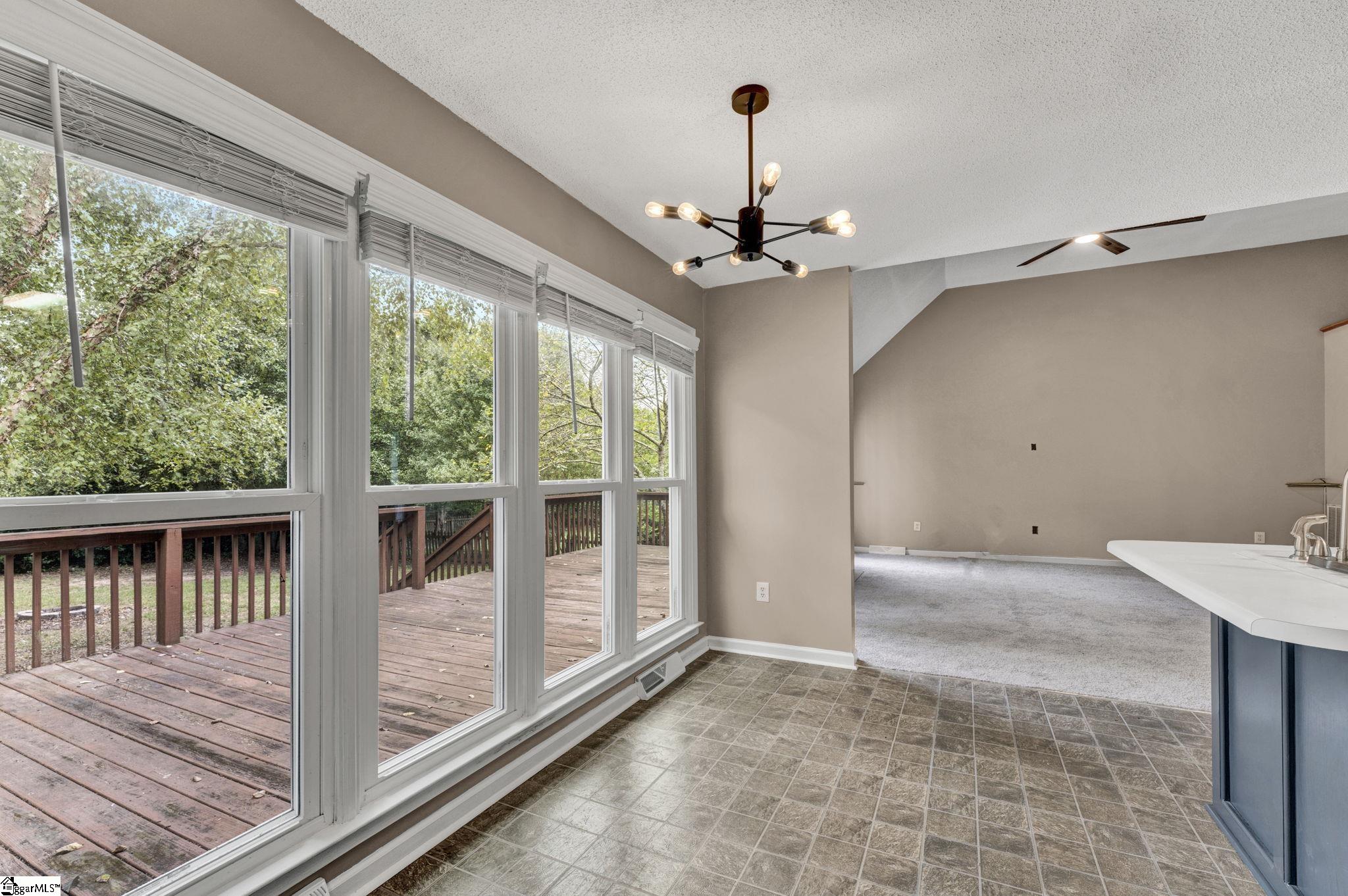 17 Arbordale Lane Property Photo 4