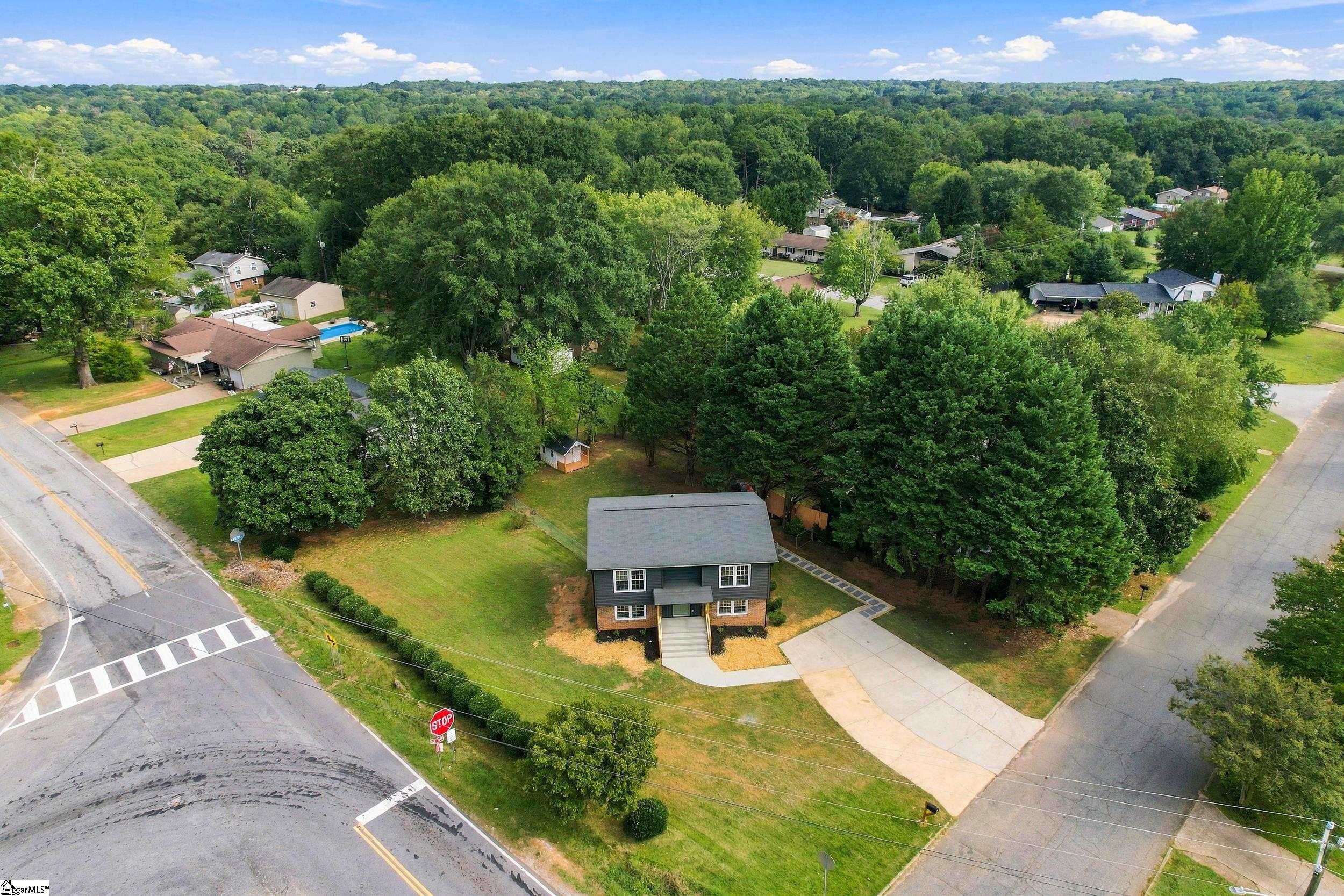 101 Agewood Drive Property Photo 3