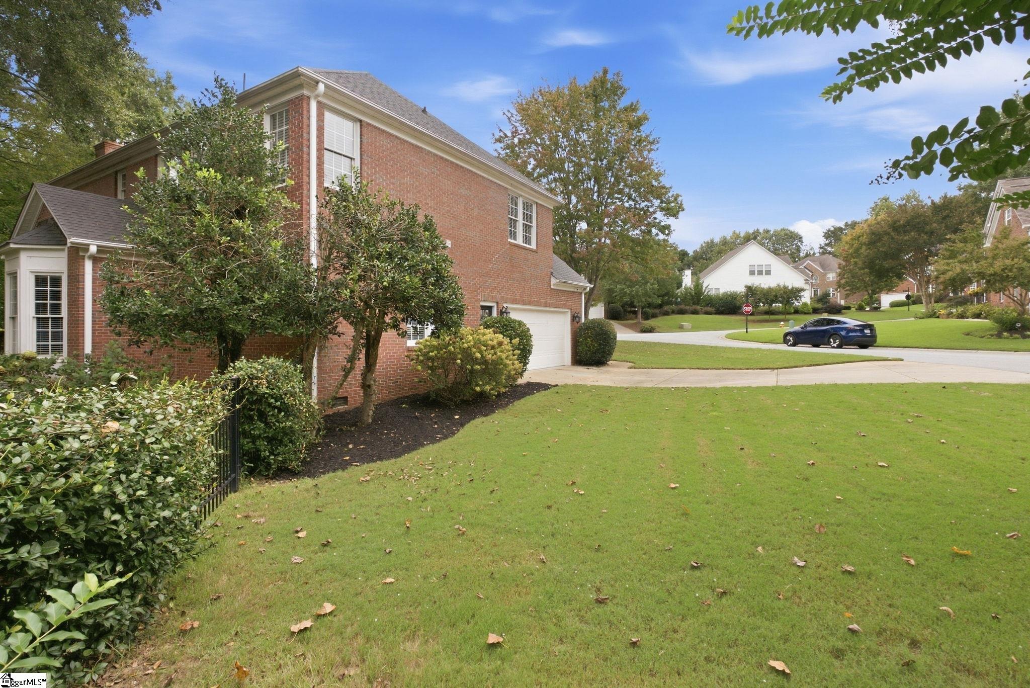 2 Mirramont Place Property Photo 4