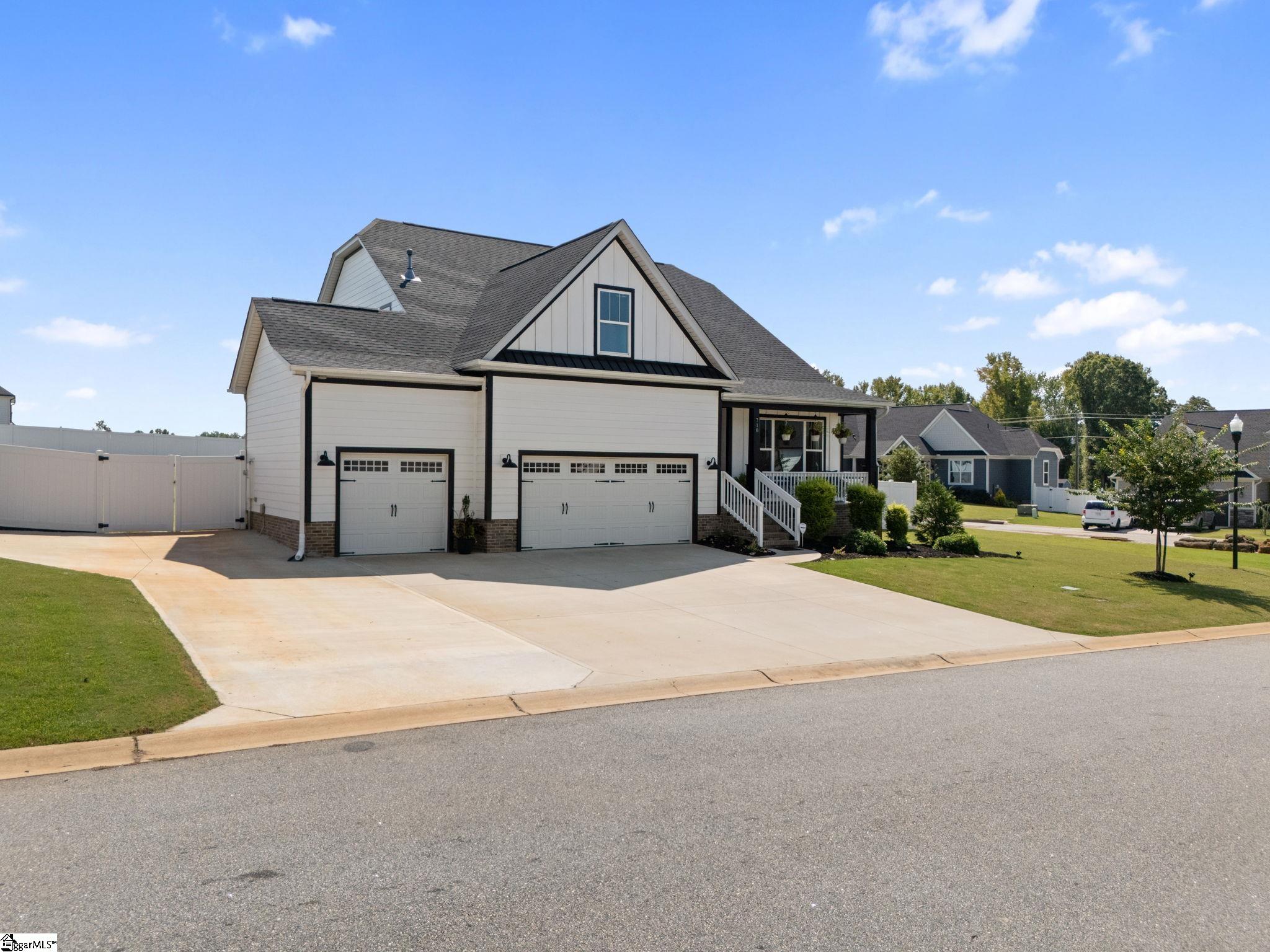 718 Amherst Glen Drive Property Photo 44