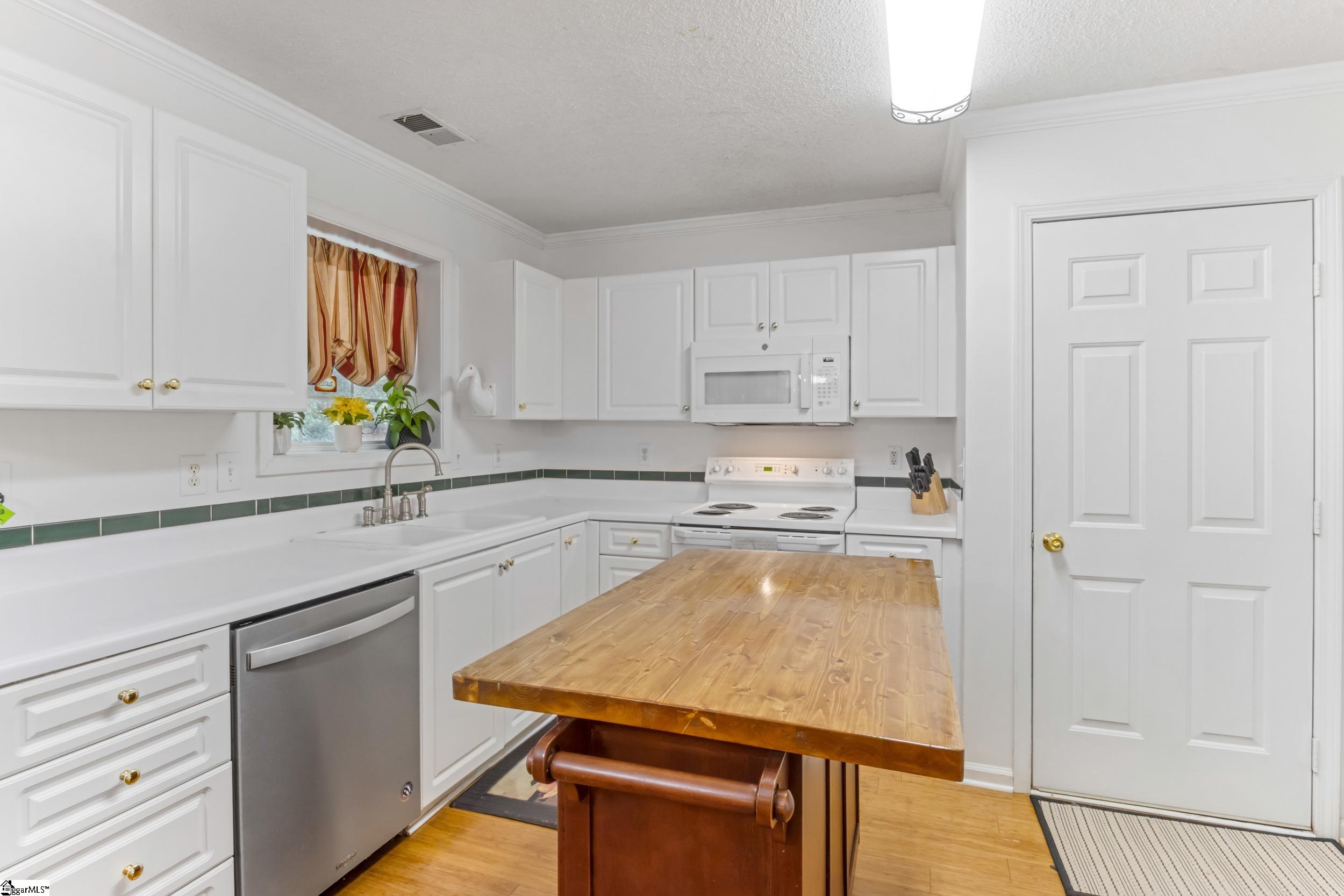 15 Birchstone Court Property Photo 5
