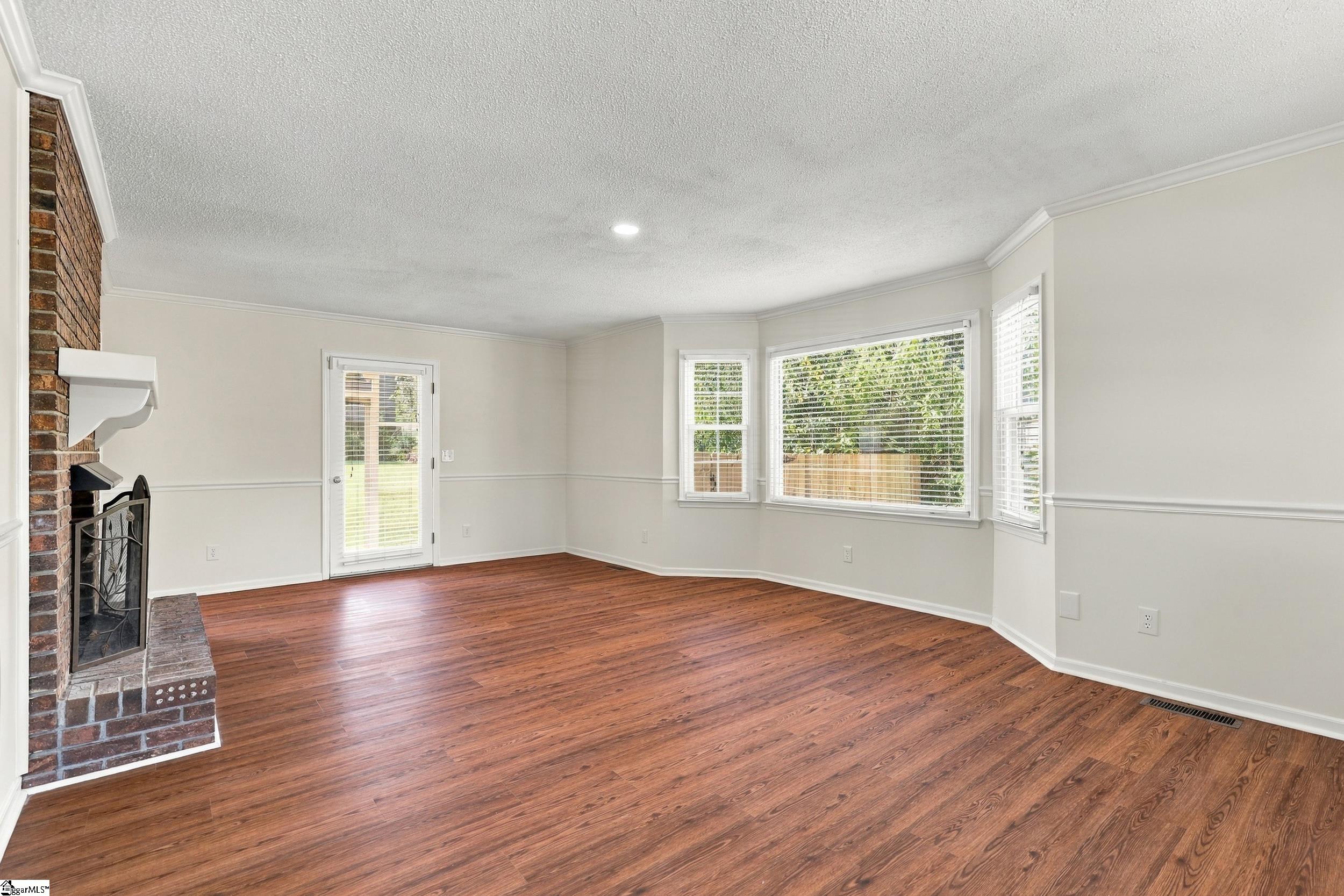 101 Hunters Woods Drive Property Photo 4