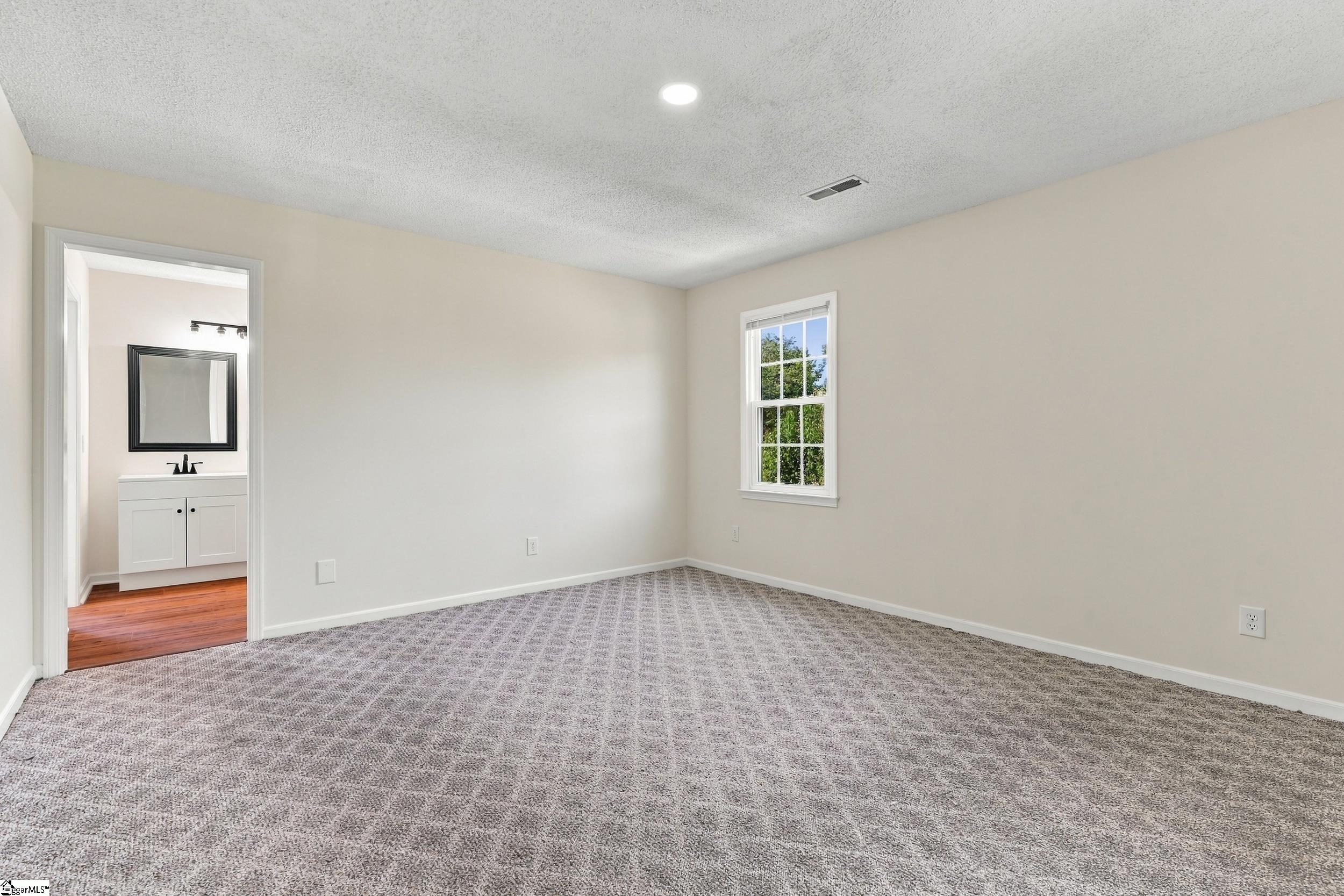101 Hunters Woods Drive Property Photo 11