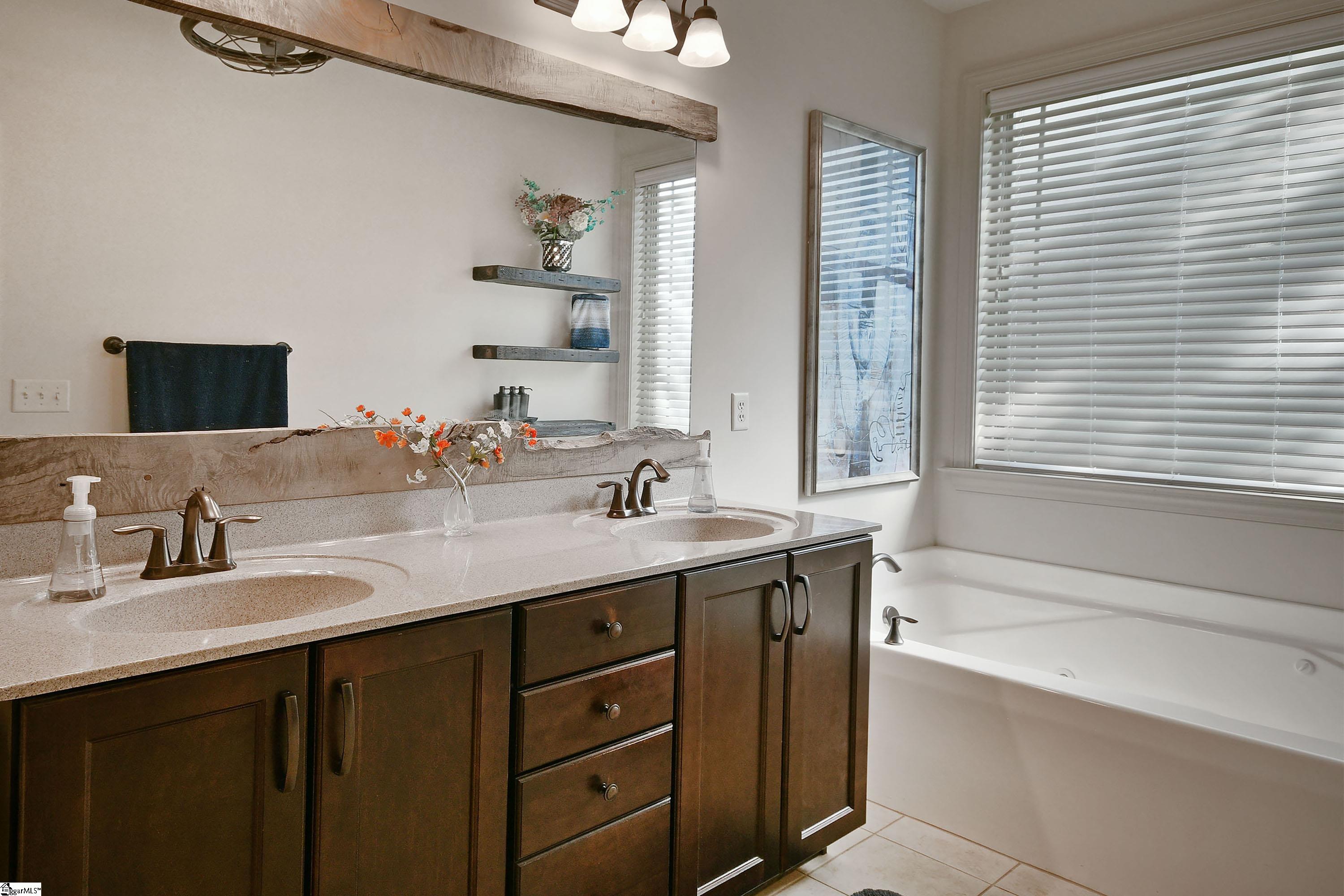 1604834 Property Photo 24