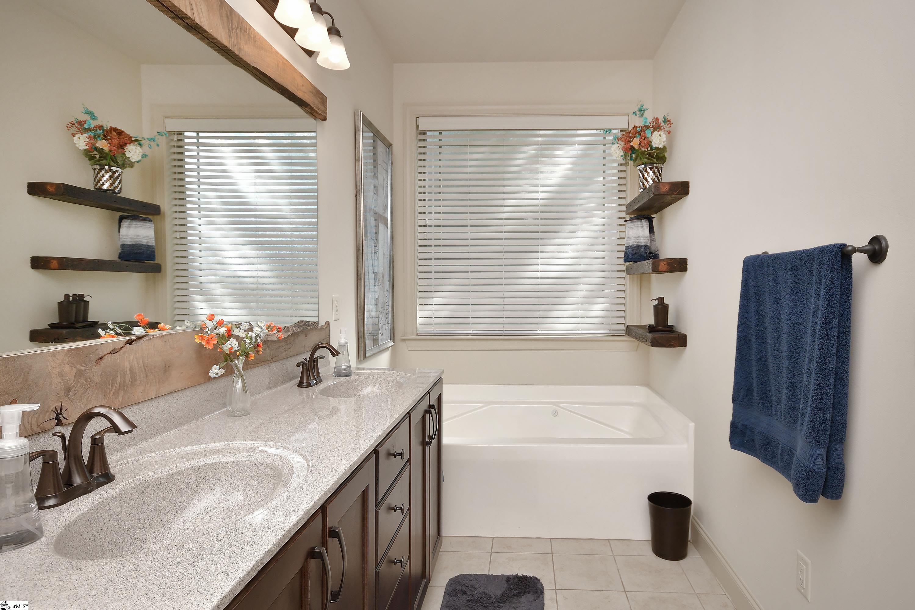 1604834 Property Photo 25