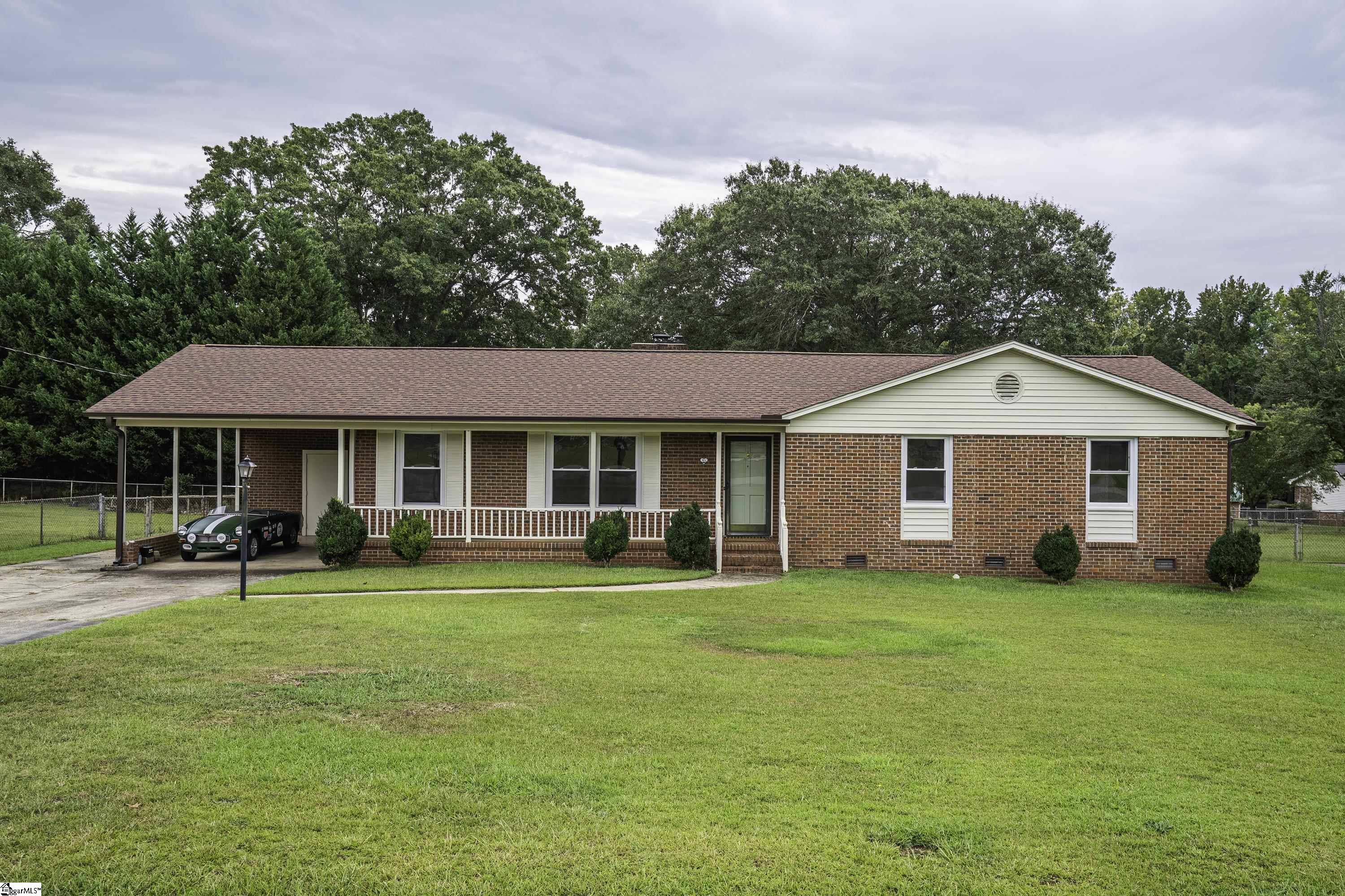 112 Albain Circle Property Photo 1