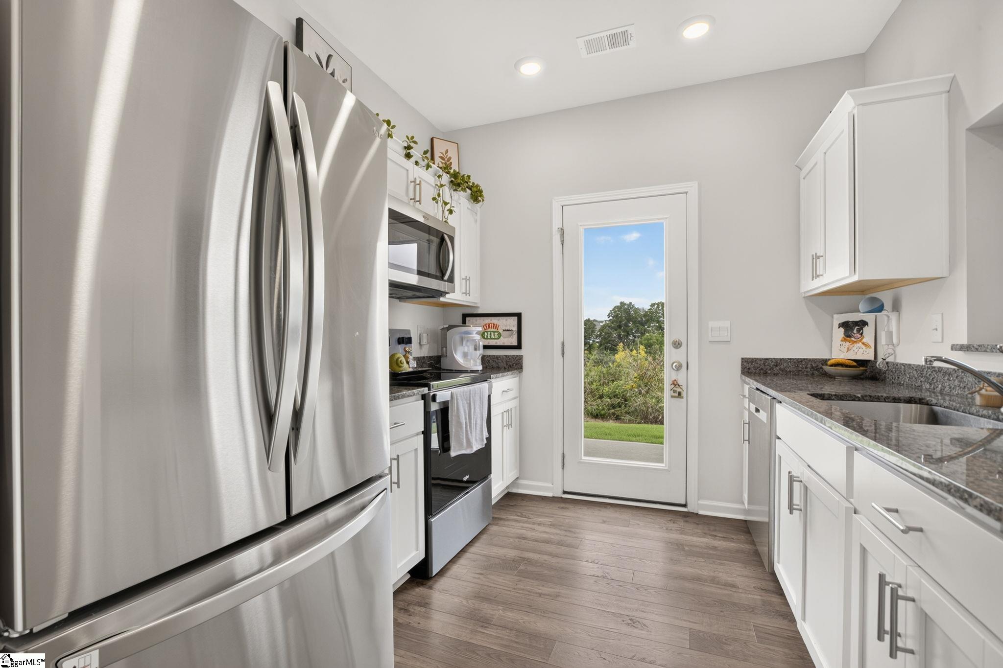 211 Sunriff Court Property Photo 8