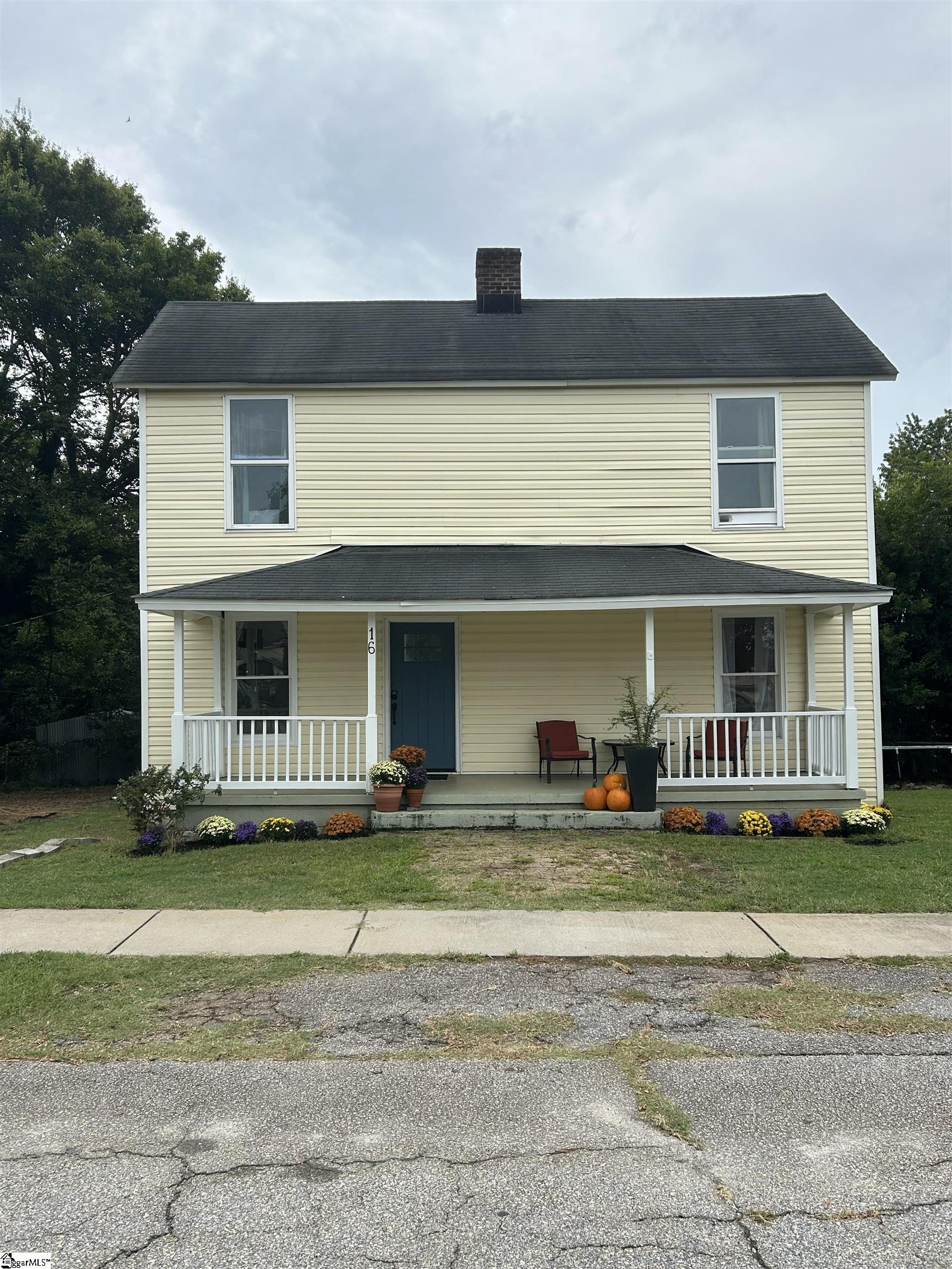 16 2nd Avenue Property Photo 1