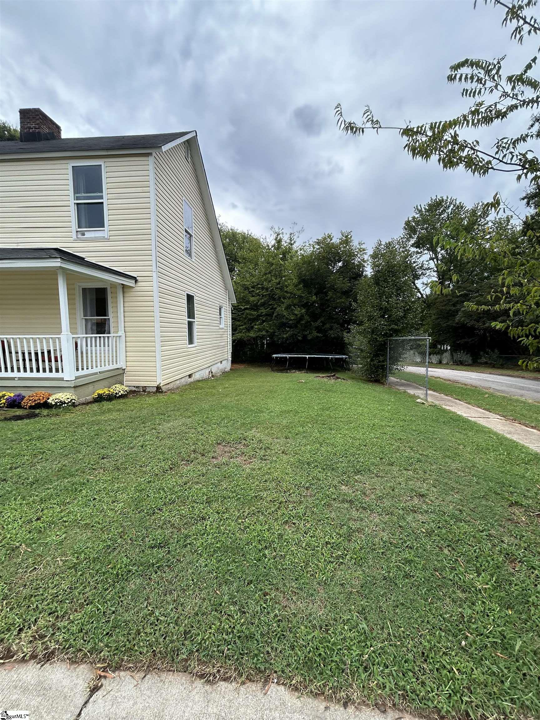 16 2nd Avenue Property Photo 7