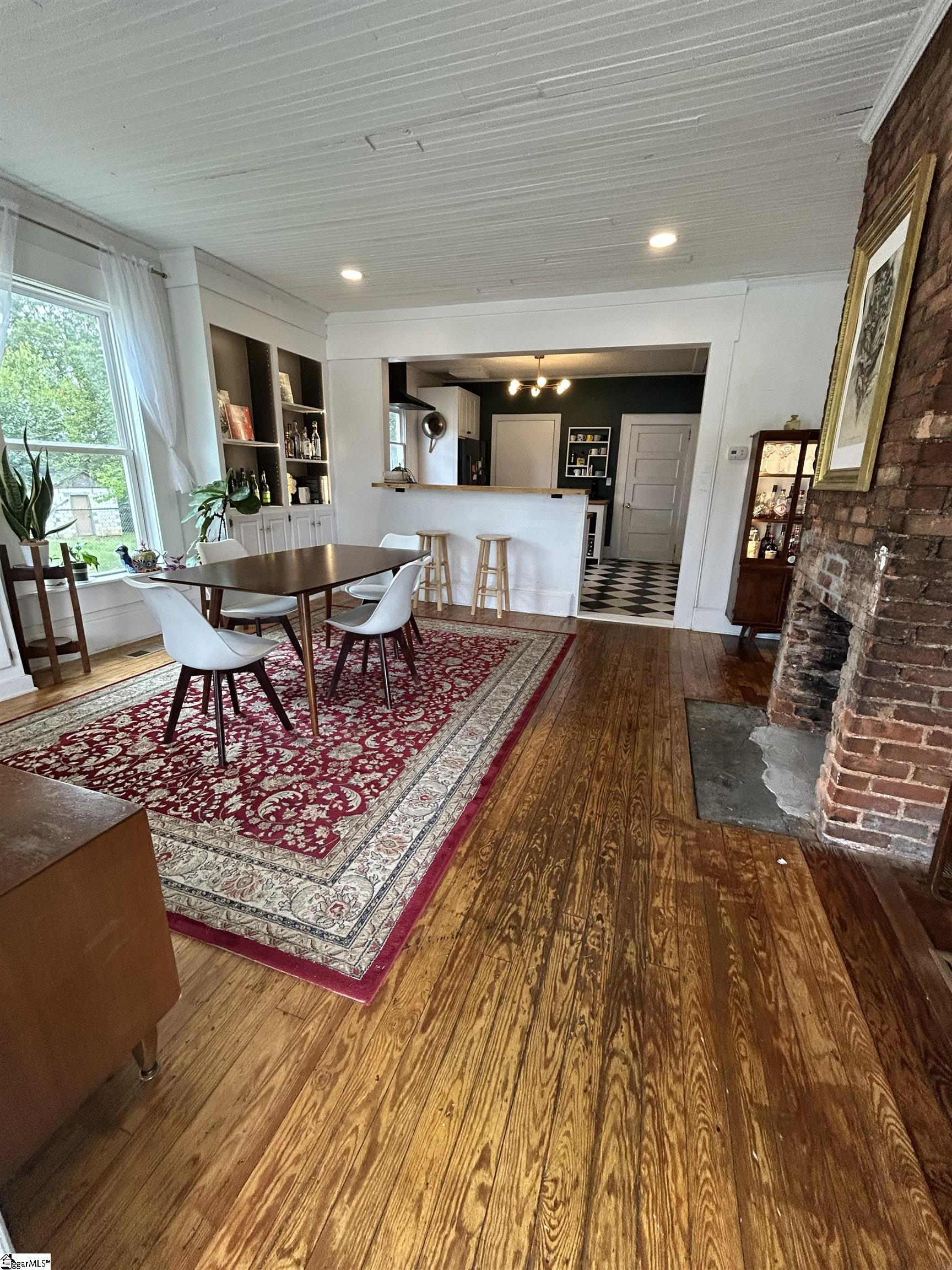 16 2nd Avenue Property Photo 10