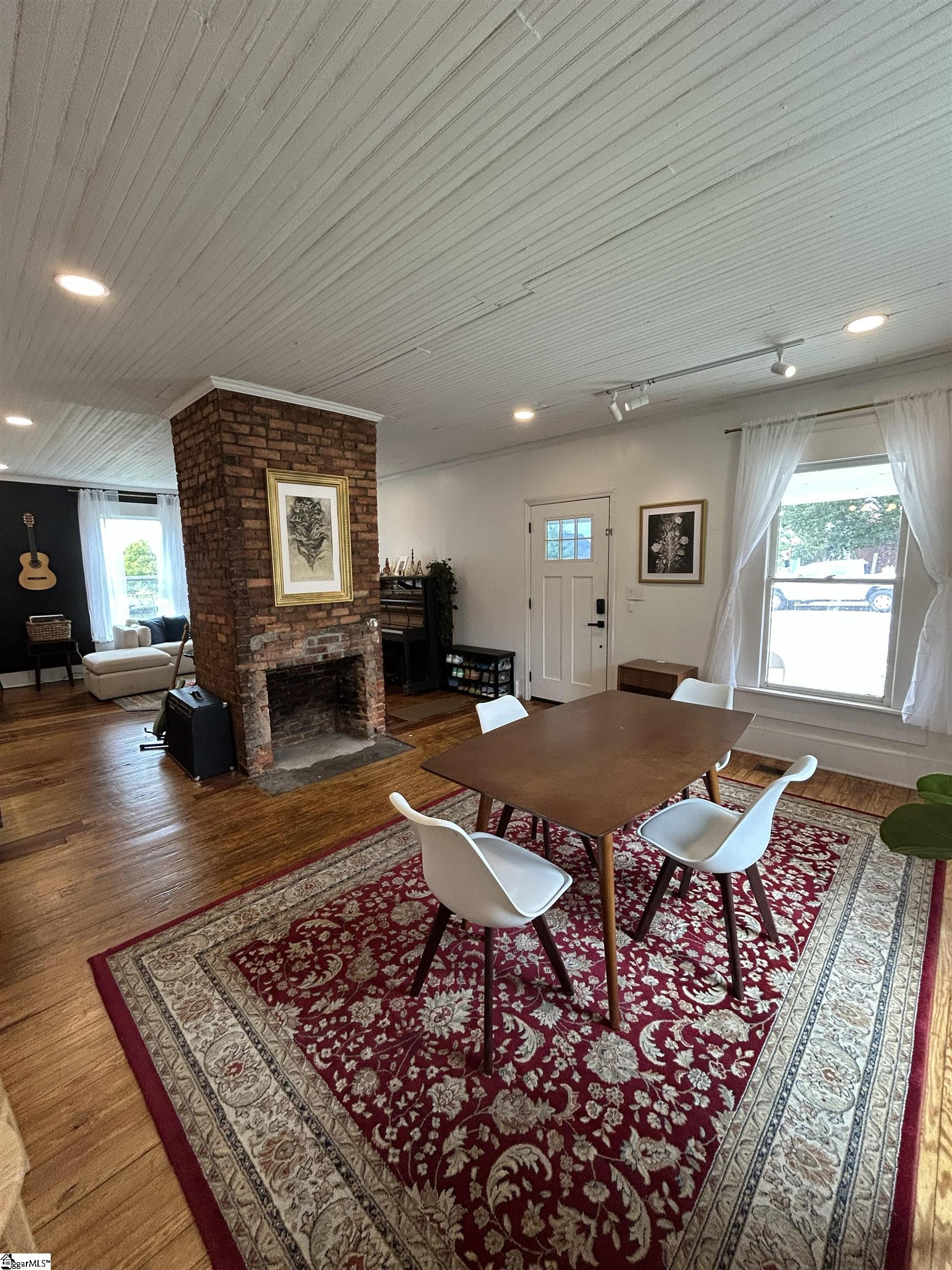 16 2nd Avenue Property Photo 13