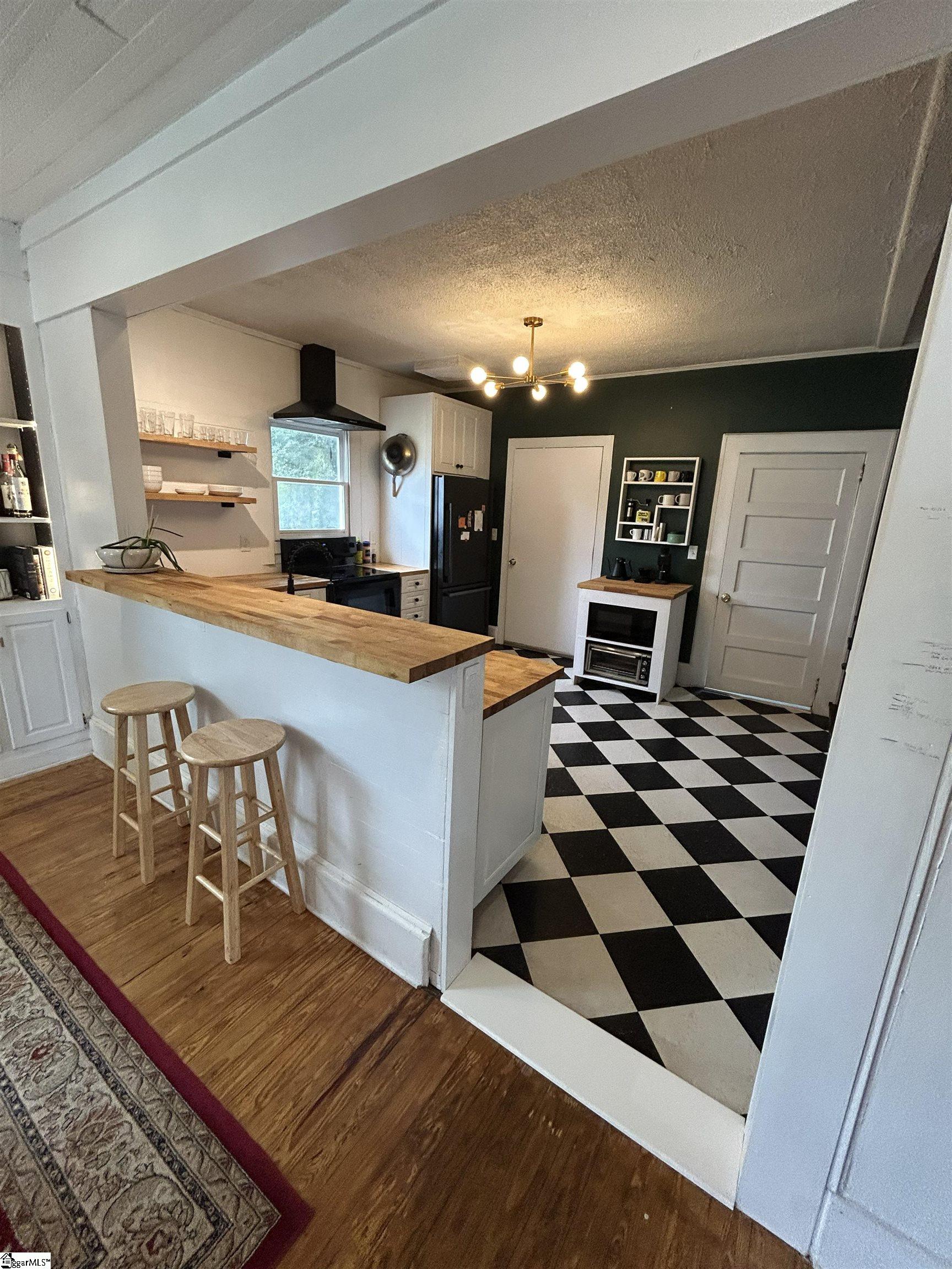 16 2nd Avenue Property Photo 14