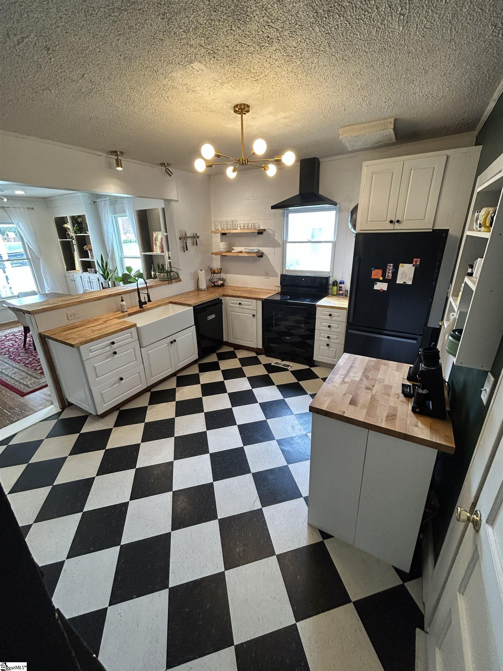 16 2nd Avenue Property Photo 15