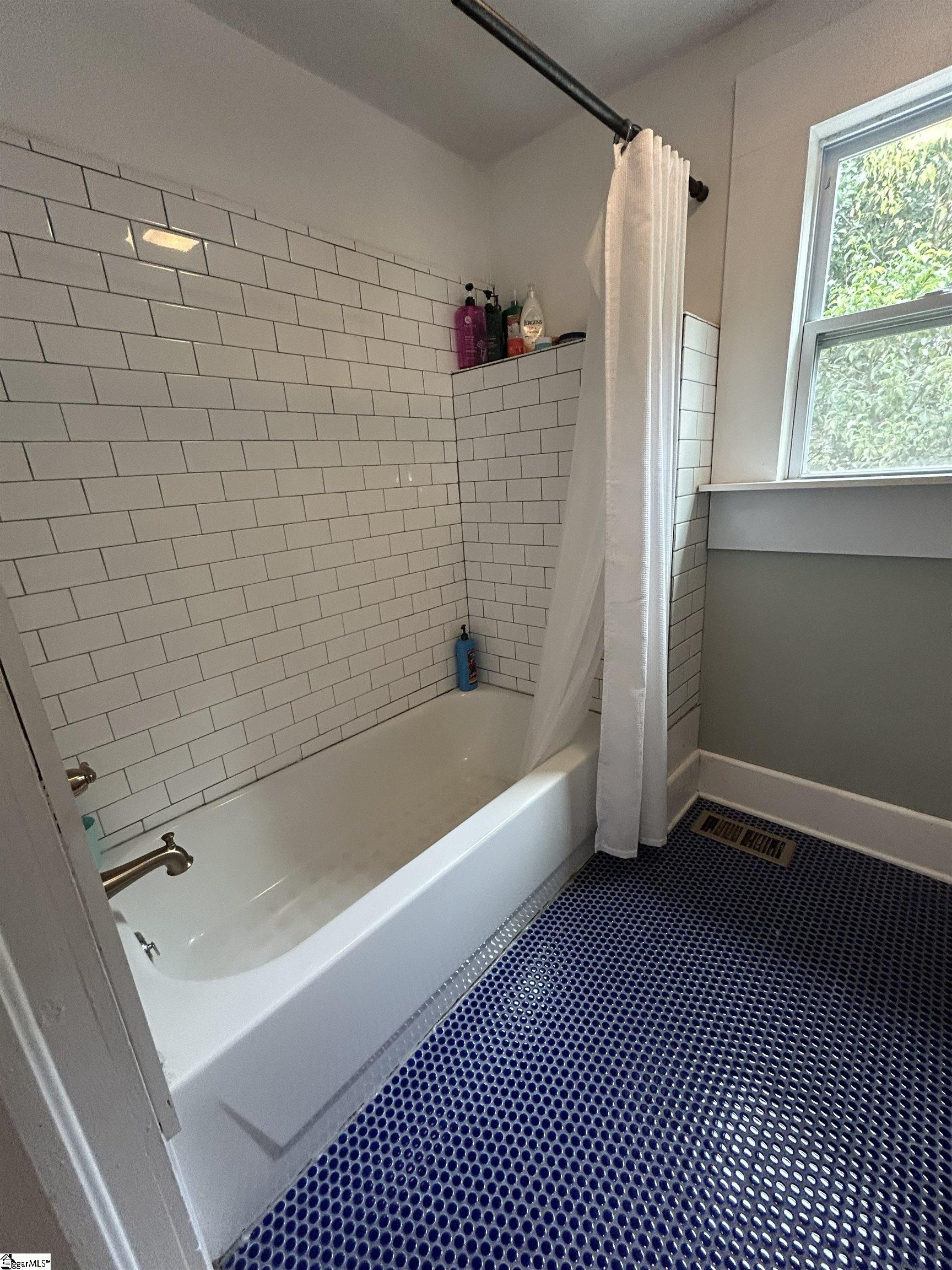 16 2nd Avenue Property Photo 22