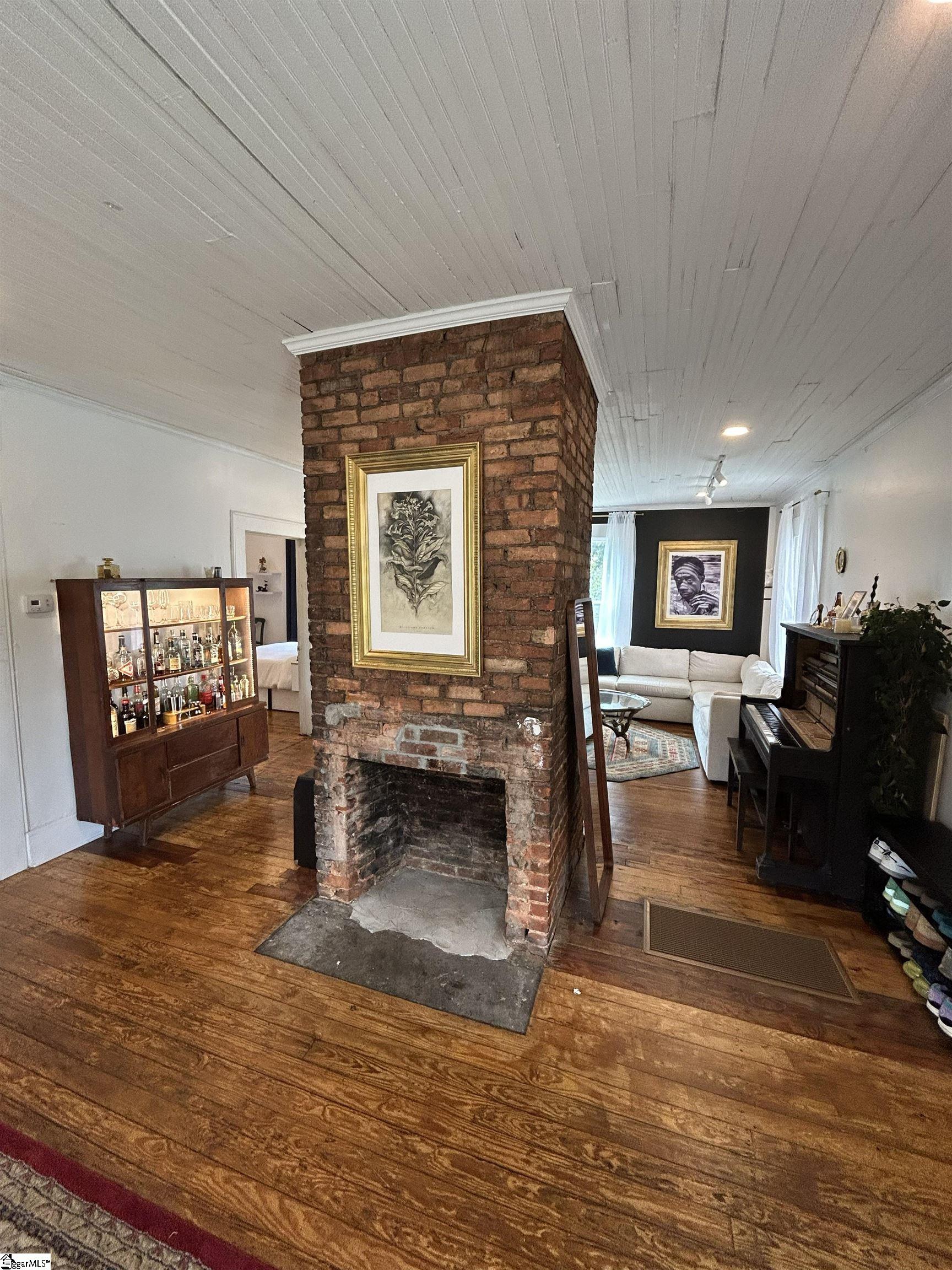 16 2nd Avenue Property Photo 23