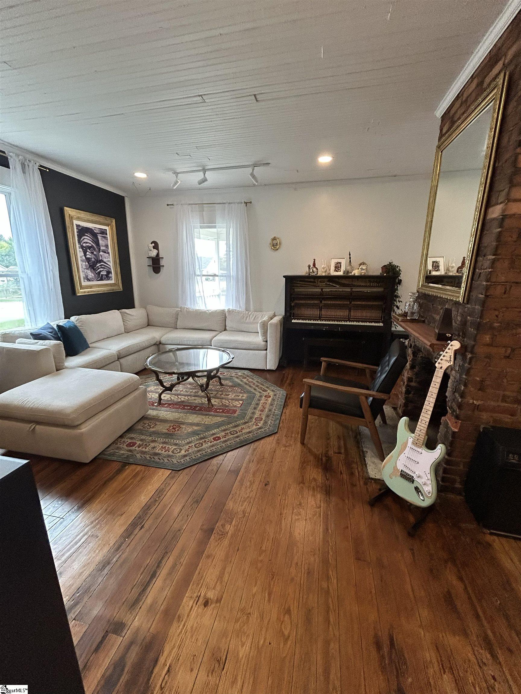 16 2nd Avenue Property Photo 26