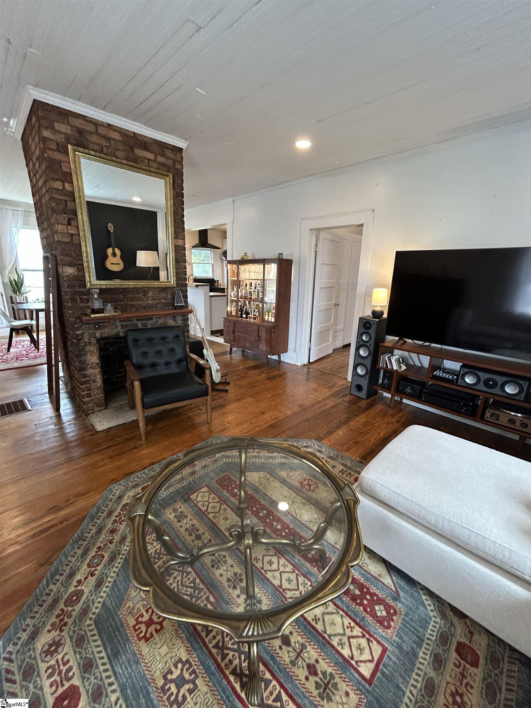 16 2nd Avenue Property Photo 28